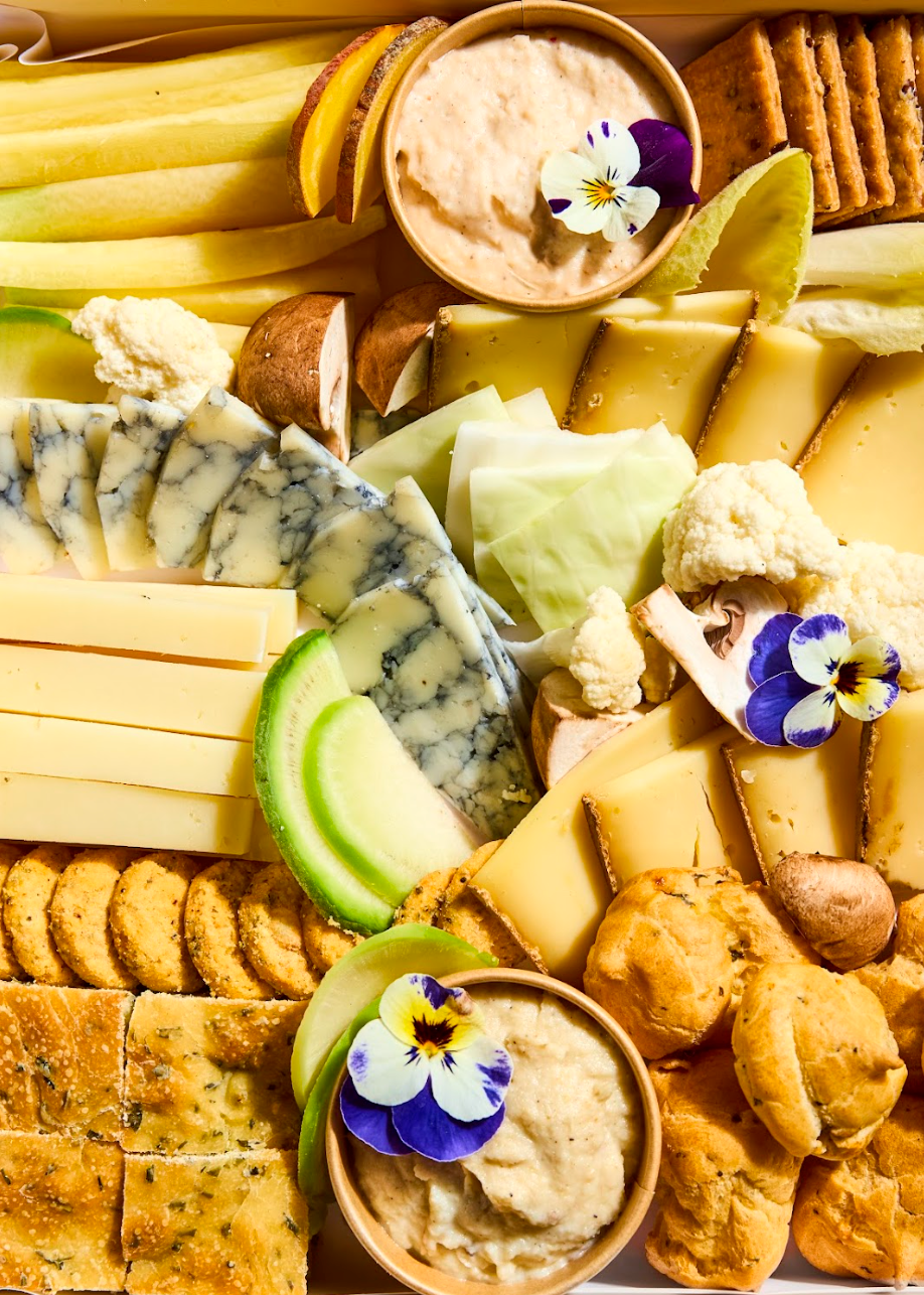 Planche avec produits francais de saison